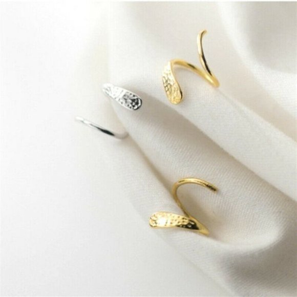 Delightful 18k Yellow Gold Plated Wrap Stud Earrings - Picture 3 of 3
